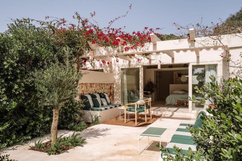 Suite with Private Pool image 4