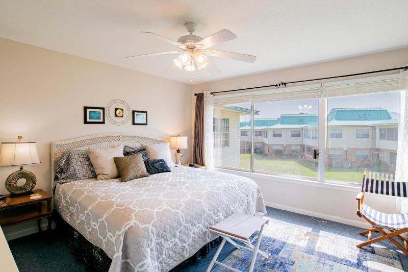 Island Oasis with a view - image 9