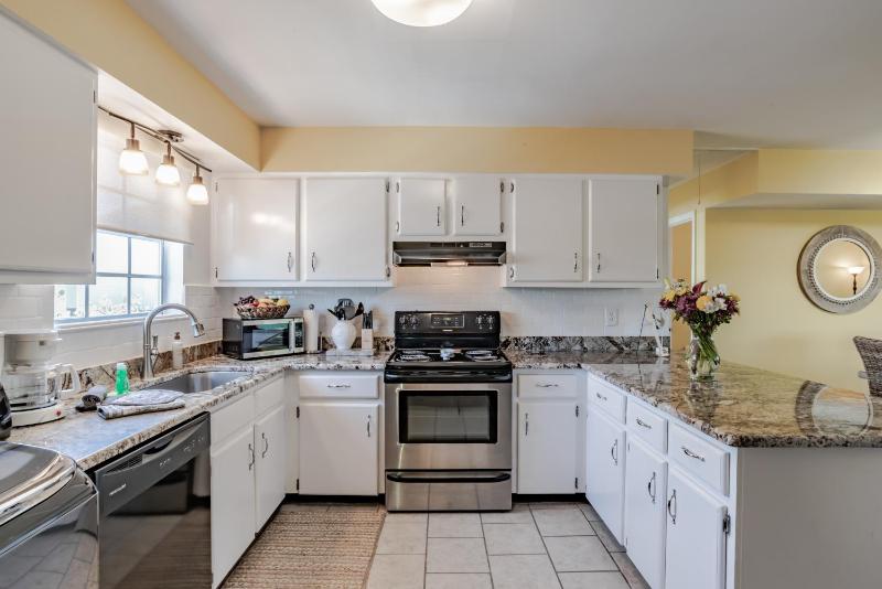 Stylish Condo with a view of the water - image 24