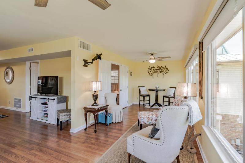 Stylish Condo with a view of the water - image 28