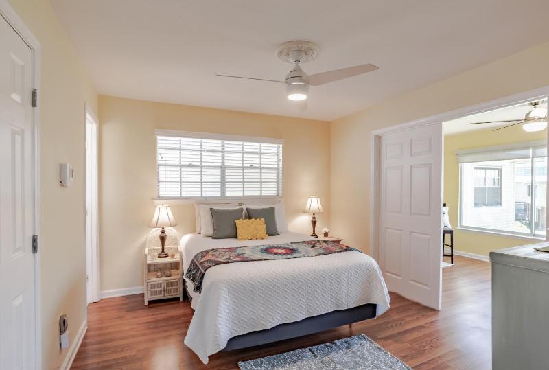 Stylish Condo with a view of the water - image 22