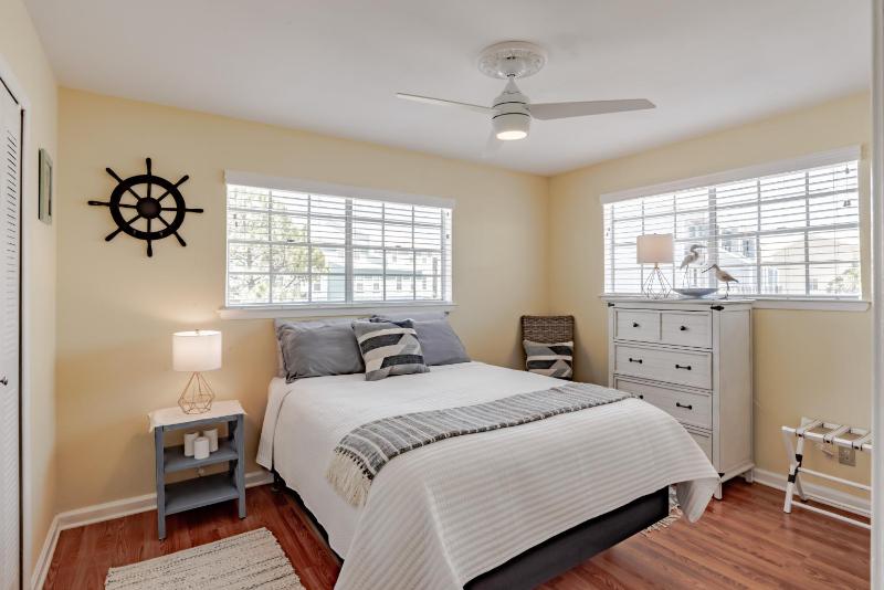 Stylish Condo with a view of the water - image 21