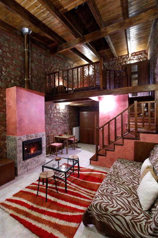 Apartment - Split Level with Fireplace & Spa Bath image 1