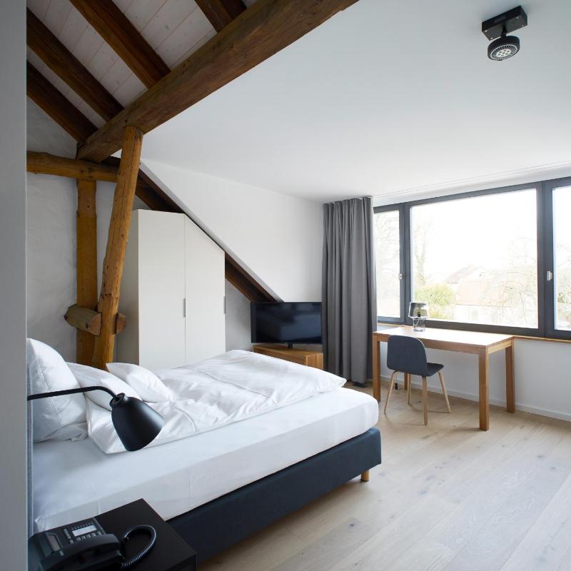 Large Double or Twin Room image 1