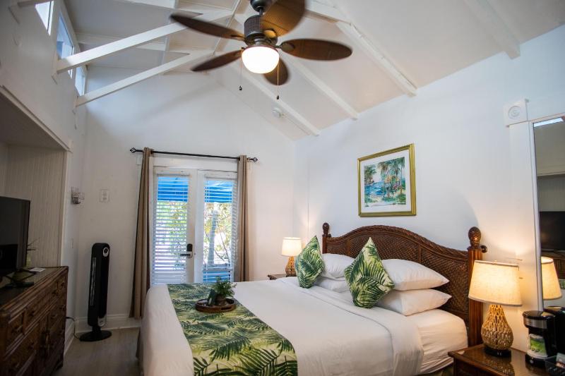 Deluxe King Room image 4