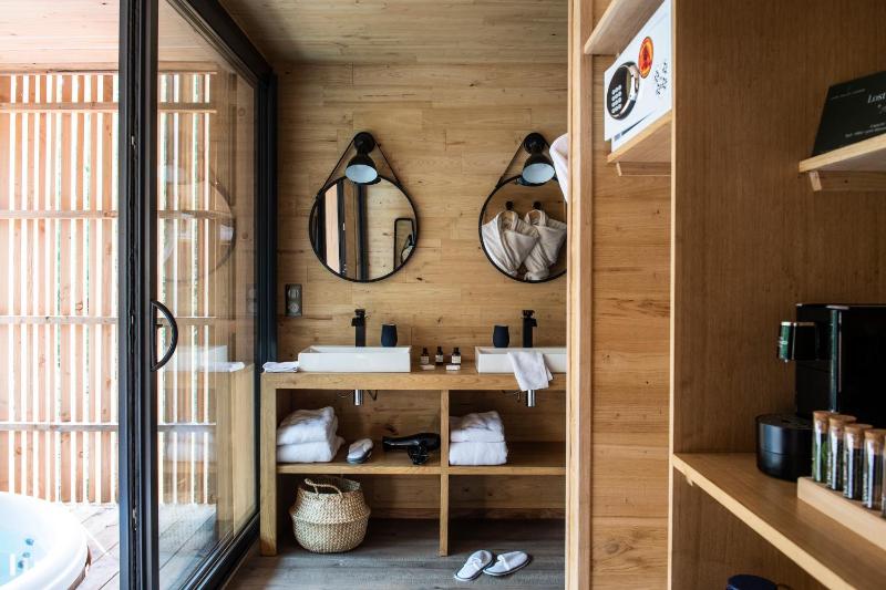 Lost Lodge - Suite with Hot Tub image 2