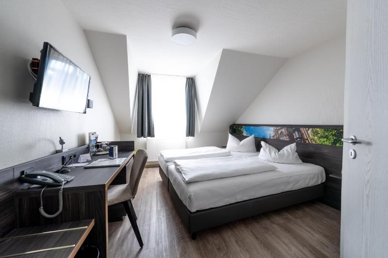 Business Double Room image 3