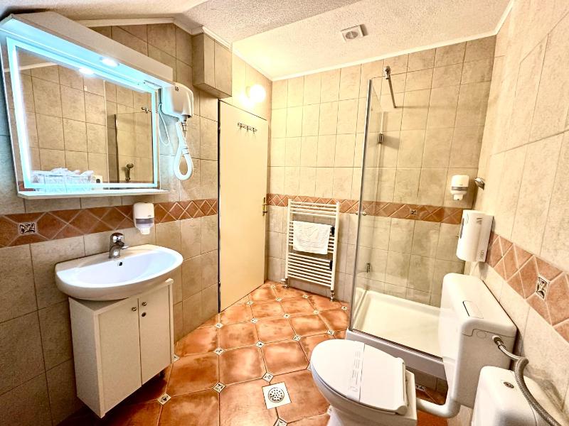 Double Room image 3