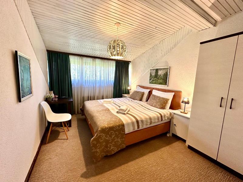 Double Room image 1