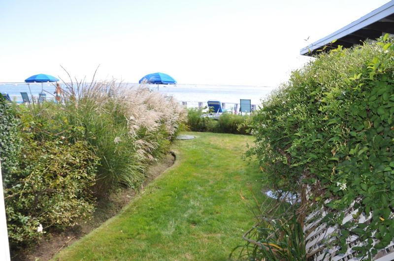 One-Bedroom Suite with Sea View image 4