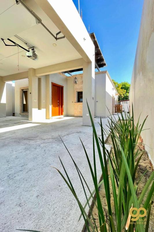 Spacious Downtown Stay 6 Blocks from Malecón - image 9
