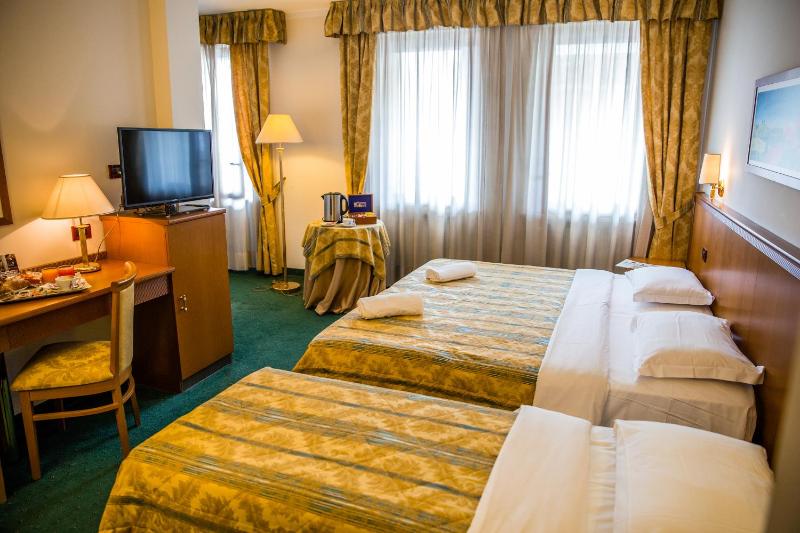 Quadruple Room image 2