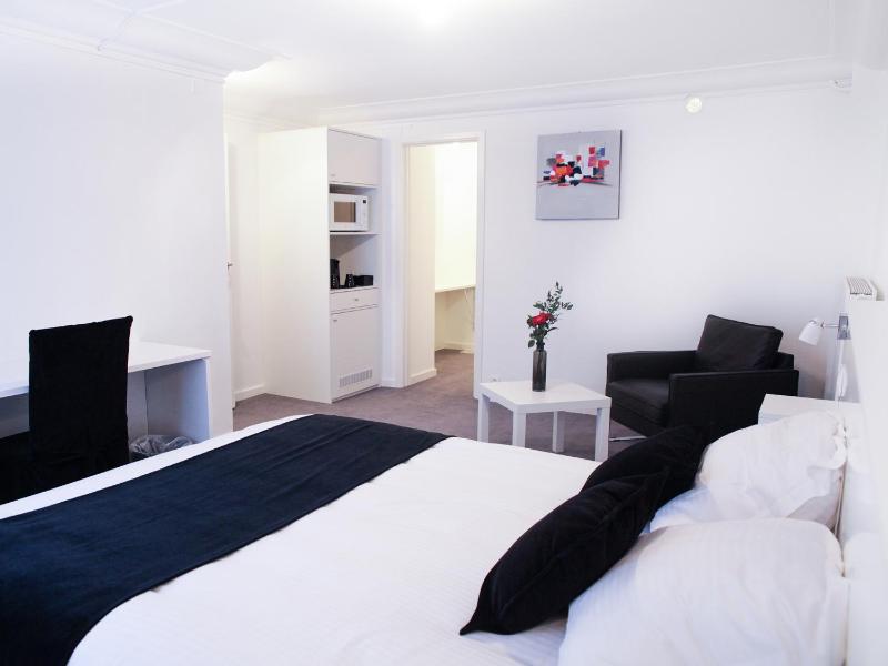 Economy Double Room image 4