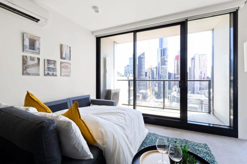 A Cozy 2BR Apt Near Melbourne Central City Views - image 14