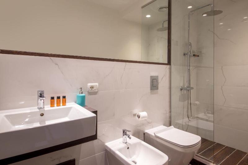 Quintuple Room image 2