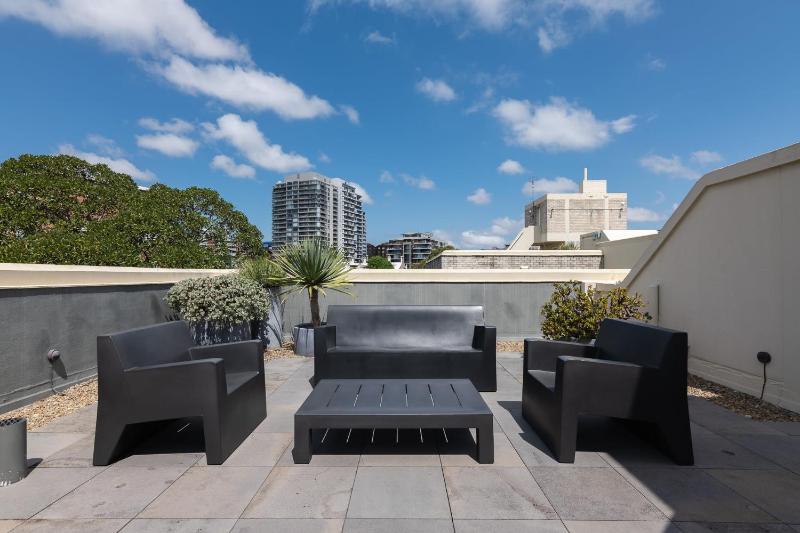 The Gem-Executive Potts Point Harbourview Stunner - image 2