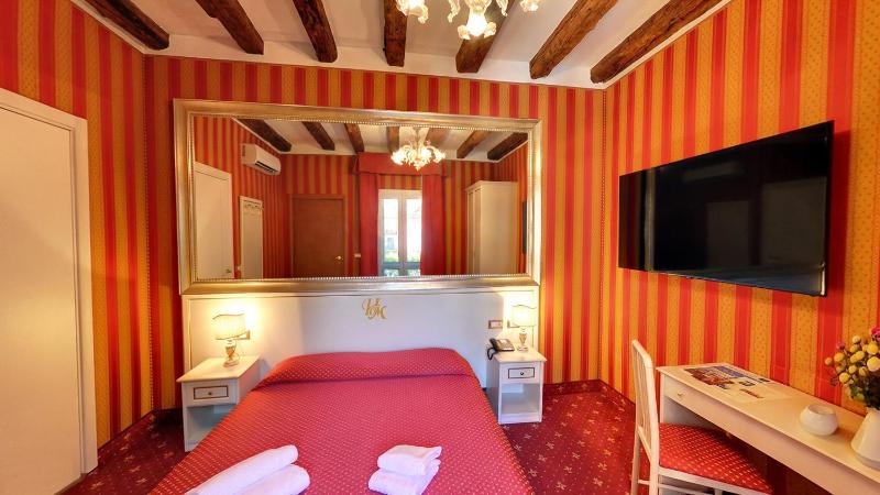 Superior Double or Twin Room with Garden View image 4
