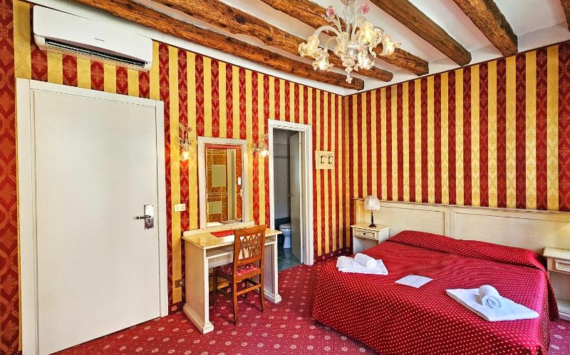 Deluxe Quadruple Room with Garden View image 2