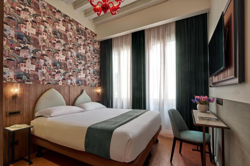 Superior Double Room image 1