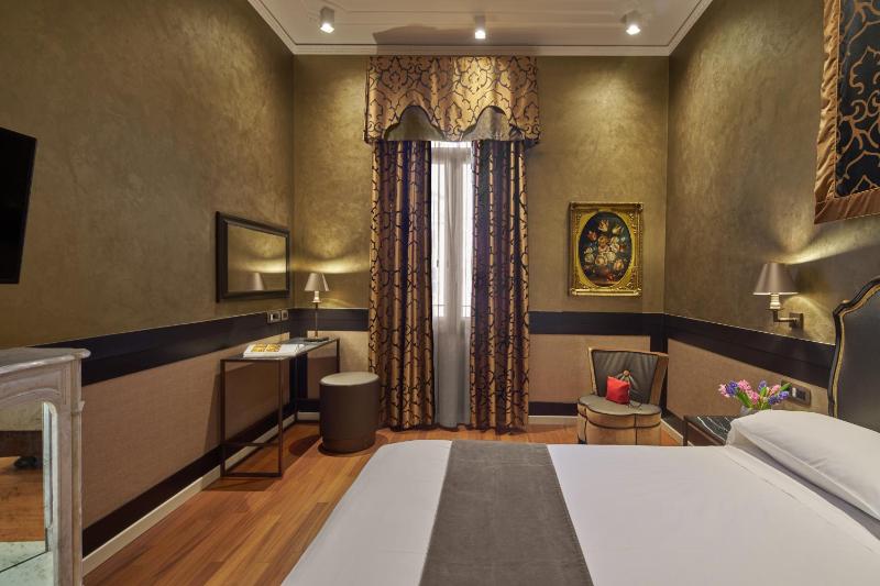 Deluxe Double Room image 1