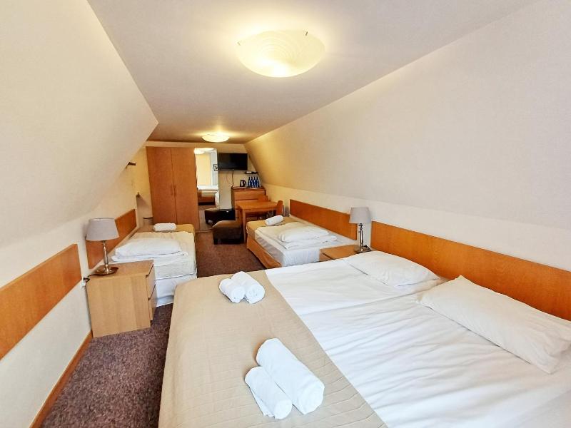 Quadruple Room image 4
