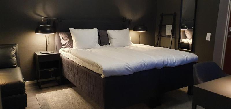 Large Double Room image 1