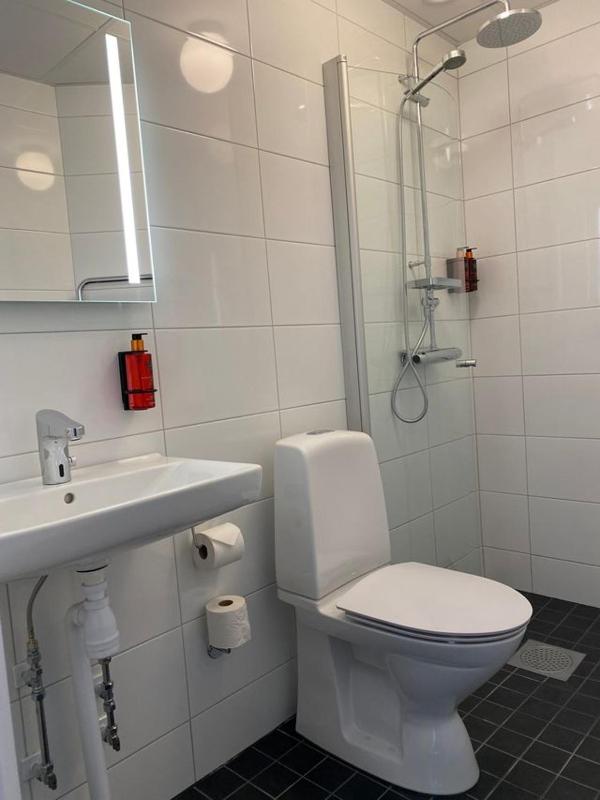 Small Double Room image 3