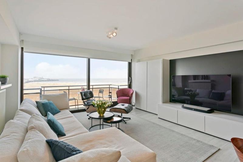 Sunny and comfortable 2 bedroom appartement with stunning Sea-view and 2 terraces Images