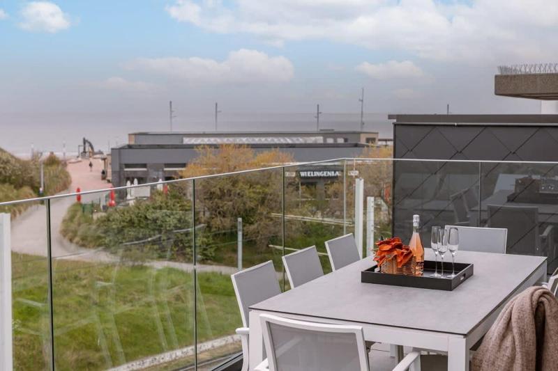 Luxurious penthouse with beautiful sea view and private parking Images