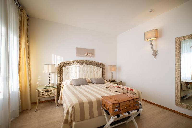 Superior Double Room image 4
