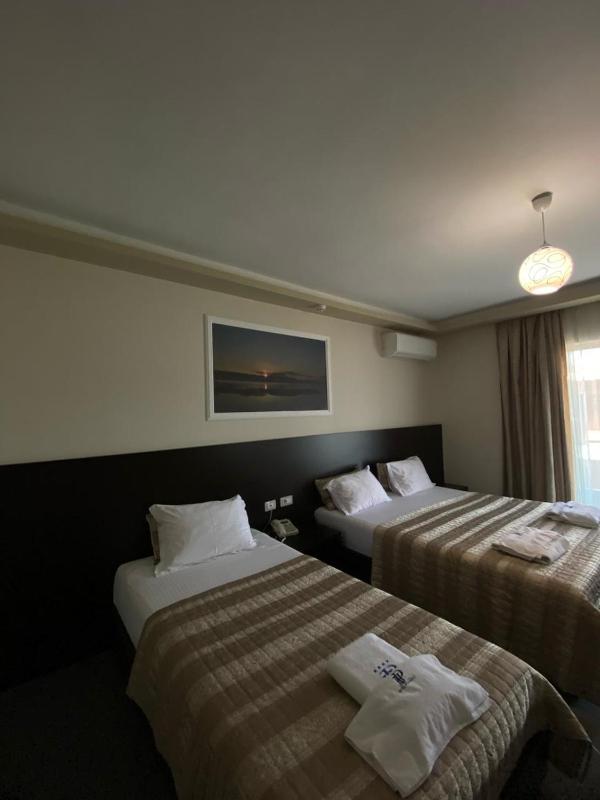 Triple Room image 2