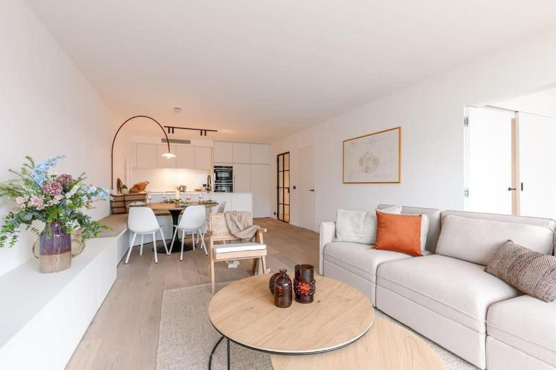 Renovated and bright apartment with sea view and parking Images