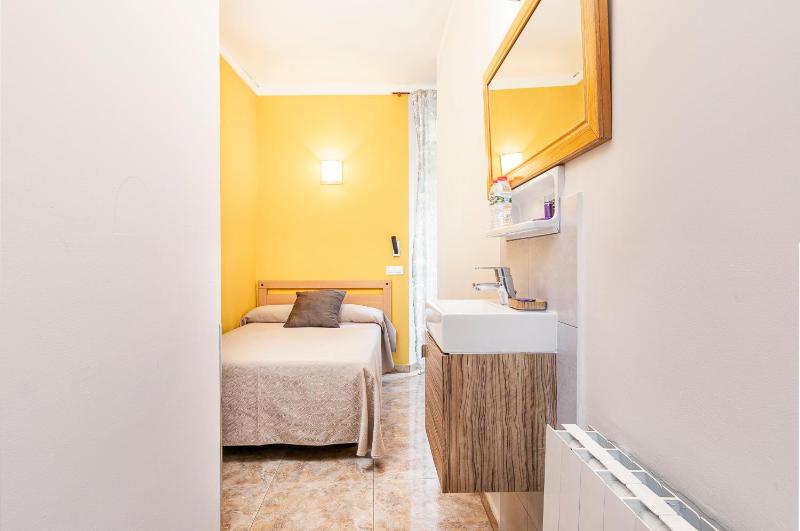 Double Room with Private Bathroom image 3