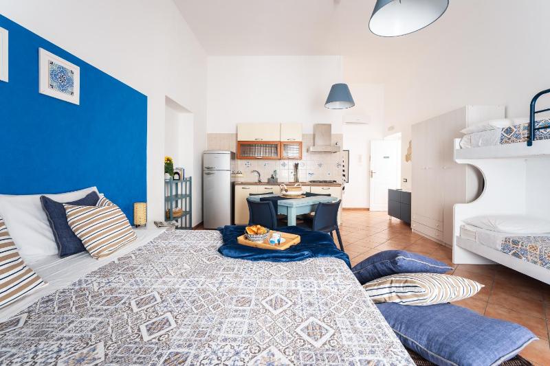 Studio with Sea View image 4