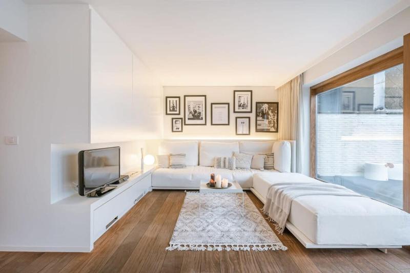 Modern renovated apartment with terrace and parking Images