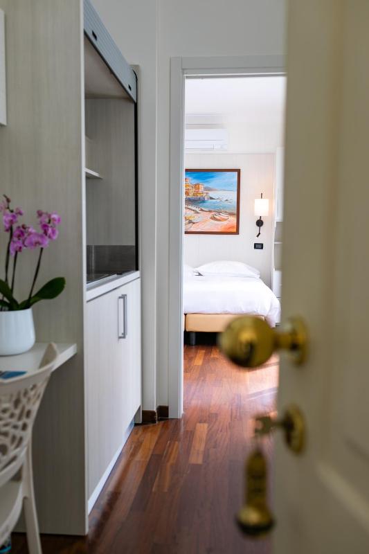 Junior Suite with Terrace image 2
