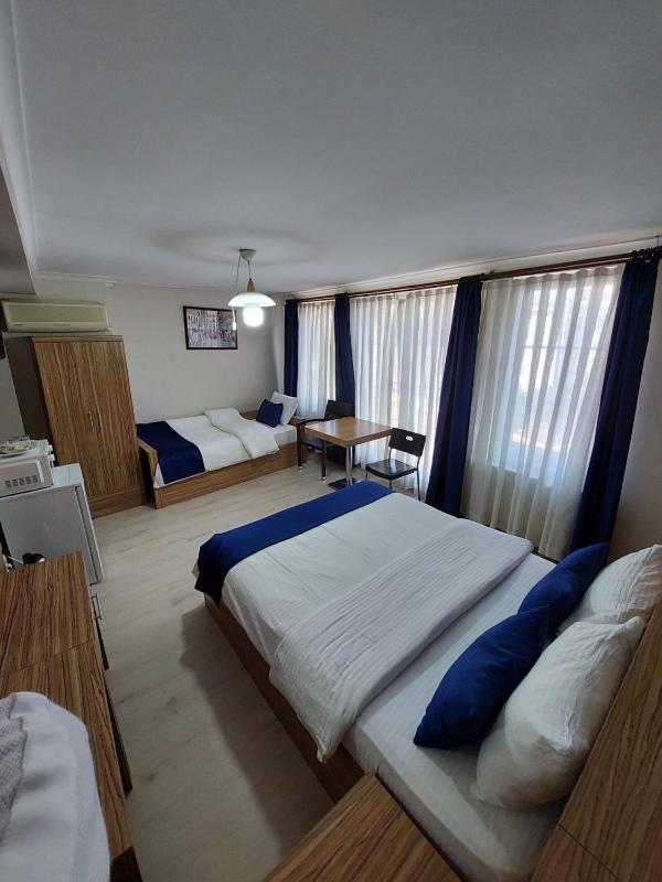 Standard Triple Room image 4