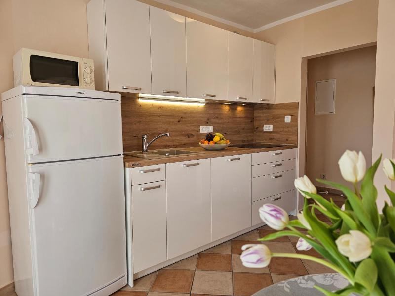VILLA ROUGE with private parking AC WiFi - image 10