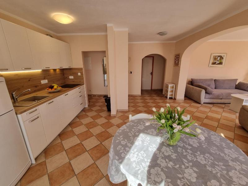 VILLA ROUGE with private parking AC WiFi - image 9