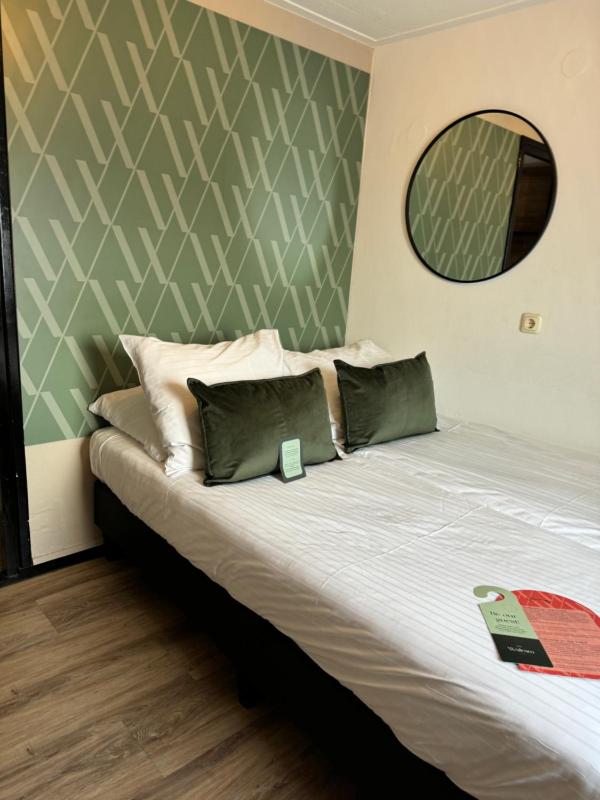 Budget Twin Room image 4
