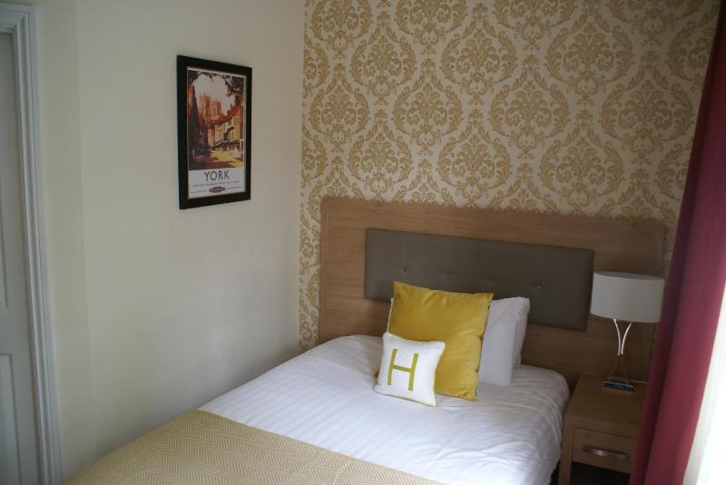 Single Room image 4