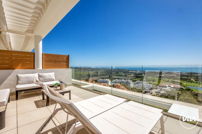 ViVi Homes - The Heights Pool Gym Sauna Terrace & Sea View - image 11
