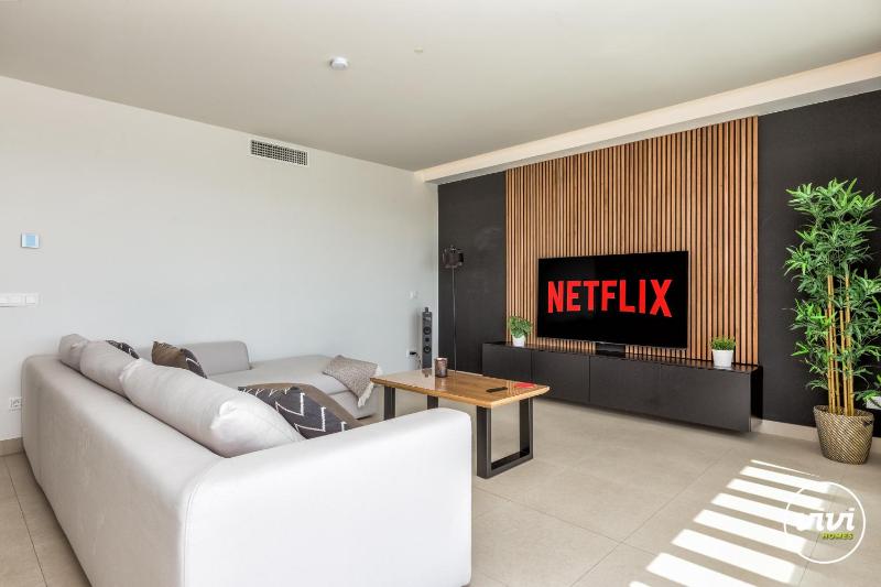 ViVi Homes - The Heights Pool Gym Sauna Terrace & Sea View - image 9