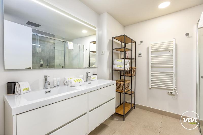 ViVi Homes - The Heights Pool Gym Sauna Terrace & Sea View - image 6