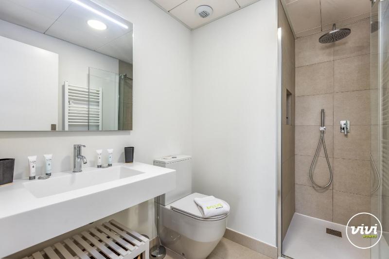 ViVi Homes - The Heights Pool Gym Sauna Terrace & Sea View - image 10