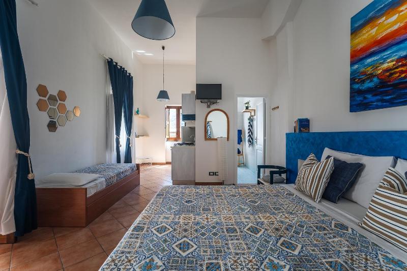 Studio with Mountain View image 3