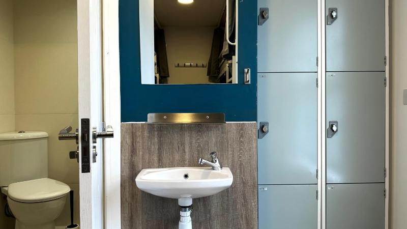 6-Bed Mixed Dormitory Room image 4