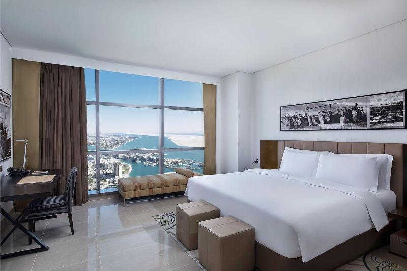 Three-Bedroom Apartment with Sea View image 4