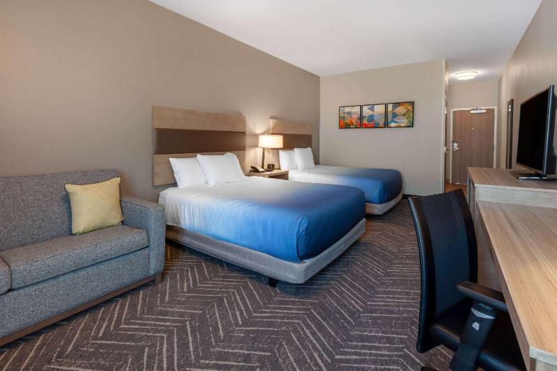 Queen Room with Two Queen Beds - Mobility Access/Non-Smoking image 4