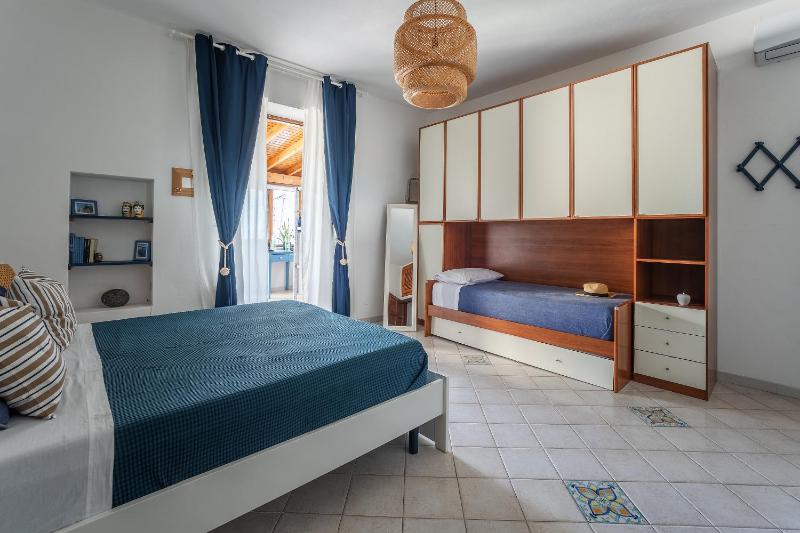 Studio with Sea View image 3